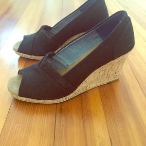 Never worn. Perfect condition!